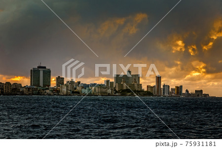 Sunset clouds and view to Malecon promenade street and Vedado di 75931181