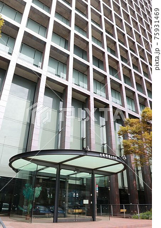 大阪市北区西天満にある大阪弁護士会館 75931469