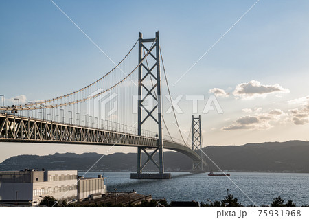 明石海峡大橋　冬の夕方 75931968