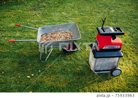 garden chipper, electric shredder (mulcher) with wheelbarrow full