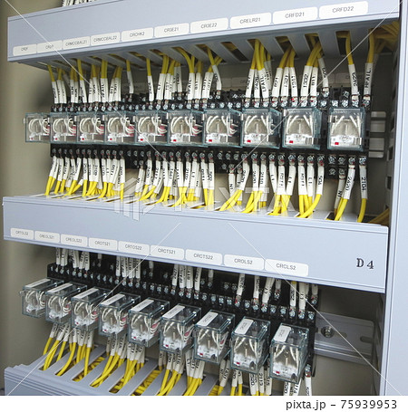 電子回路のリレー 電子回路のリレー 75939953