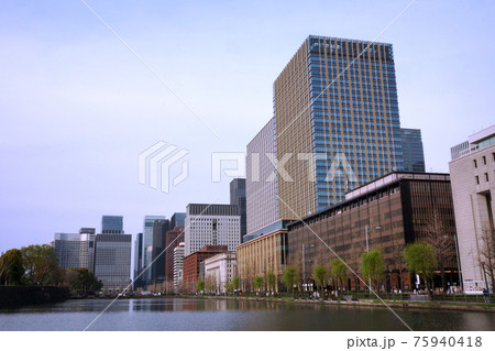 日比谷の建物と日比谷濠 75940418