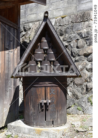 馬籠宿の防火用水 75941049