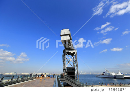 横浜の都市風景 横浜ハンマーヘッドクレーン 横浜の都市風景 横浜ハンマーヘッドクレーン 75941874