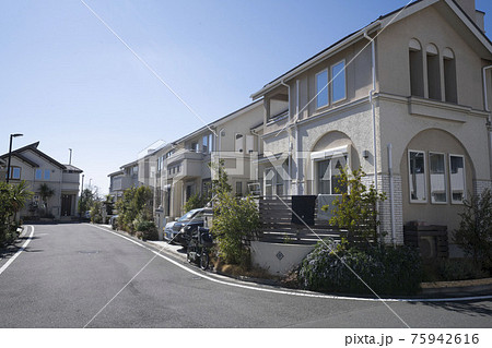 閑静な新興住宅街,新築二階建てのマイホーム, 75942616