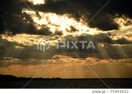 夕日と光芒 75943022