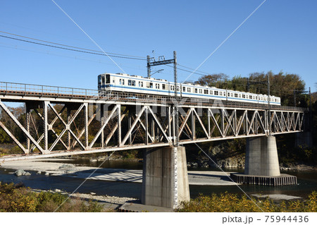 東武東上線 荒川橋梁を渡る8000系 75944436