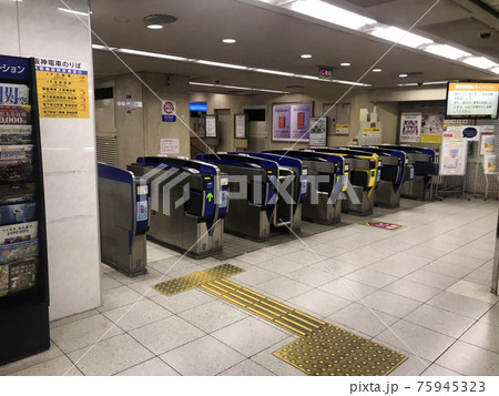 阪神電車大阪梅田駅の改札口の写真素材