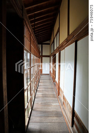 日本の古民家の廊下の写真素材