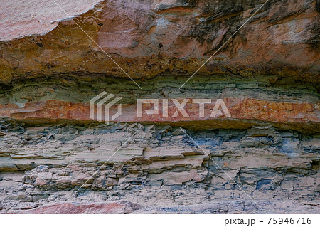 タイ東北地方パーテムの先史時代の壁画の残る層 75946716