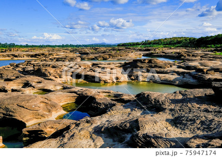 タイ東北地方サンパンボークの景観 75947174