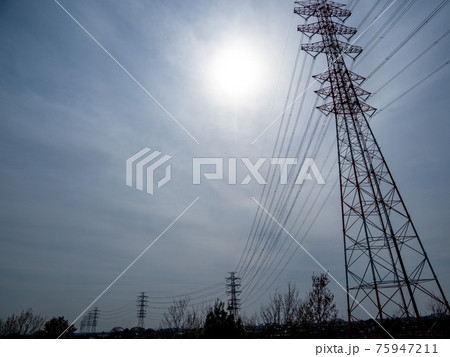 高圧線電電と鉄塔 高圧線電電と鉄塔 75947211
