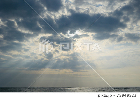 天使の梯子　薄明光線 75949523