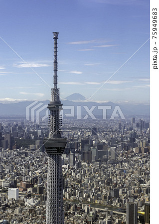 東京スカイツリー付近上空から富士山方向を空撮 東京スカイツリー付近上空から富士山方向を空撮 75949683