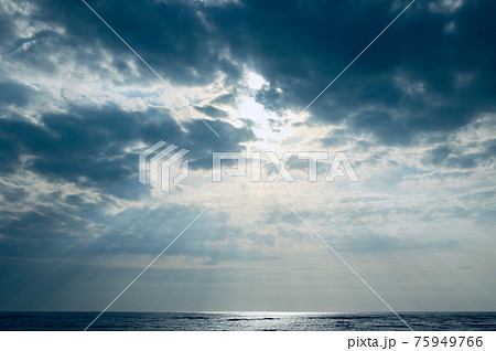 天使の梯子 薄明光線 天使の梯子 薄明光線 75949766