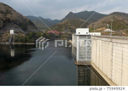 春の弥栄ダム 75949924