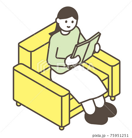 ソファに座って読書する女性 75951251