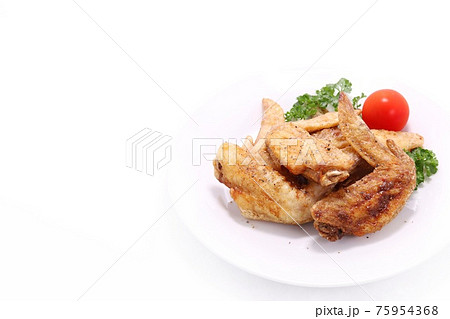 手羽先　鶏肉料理　明るい背景 75954368