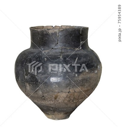 Large earthenware pot.Epoch an early bronzy.3 millenium B.C. Clay 75954389