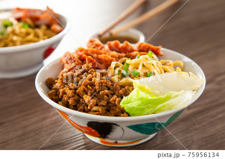 Kolo Mee is a Sarawak Malaysian dish of dry noodles tossed in a savoury pork and shallot mixture, topped off with fragrant fried onions. Kolo Mee is a Sarawak Malaysian dish of dry noodles tossed in a savoury pork and shallot mixture, topped off with fragrant fried onions. 75956134