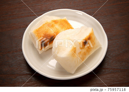 焼いた餅 75957118