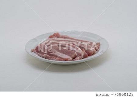 皿 食べ物 フード 75960125