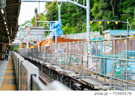 原宿駅 ホーム 改札 自動販売機 ホーム 電車 神宮前 明治通り 午前 明るい 都心 東京 工事 原宿駅 ホーム 改札 自動販売機 ホーム 電車 神宮前 明治通り 午前 明るい 都心 東京 工事 75960576