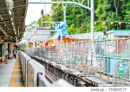 原宿駅 ホーム 改札 自動販売機 ホーム 電車 神宮前 明治通り 午前 明るい 都心 東京 工事 原宿駅 ホーム 改札 自動販売機 ホーム 電車 神宮前 明治通り 午前 明るい 都心 東京 工事 75960577