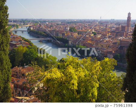 世界遺産　イタリア　ヴェローナ　旧市街10 75961398