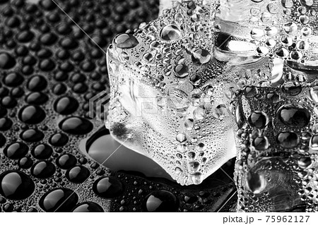 水滴と氷 75962127