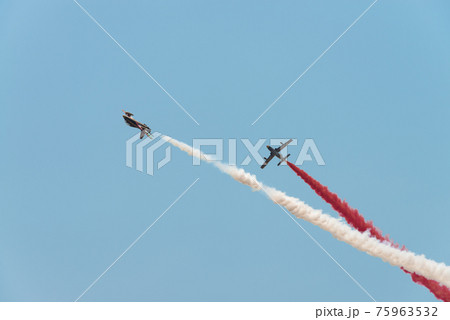 アラブ首長国空軍アクロバットチーム「アル・フルサン」 75963532