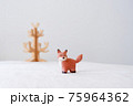 きつねと木のオブジェ_3 75964362