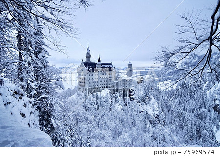 安い最新作□ドイツ ノイシュヴァンシュタイン城 ③ 冬 風景写真 額縁付 A3 自然、風景
