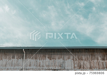 南海汐見橋線　木津川駅周辺　トタン壁の工場【大阪市】 75969806