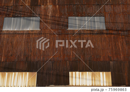 南海汐見橋線 木津川駅周辺 トタン壁の工場【大阪市】 南海汐見橋線 木津川駅周辺 トタン壁の工場【大阪市】 75969863