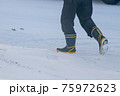 吹雪の歩く人 75972623