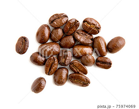 Roasted coffee beans isolated 75974069