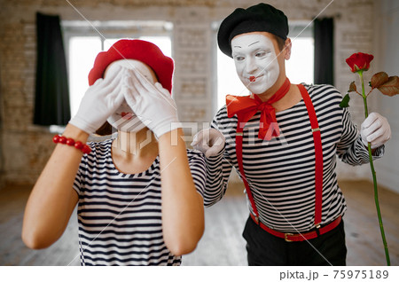 Mime artists, surprise with rose scene 75975189