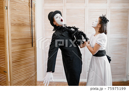 Two mime artists, love couple parody 75975199