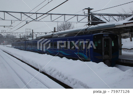 冬のしなの鉄道北しなの線SR1系ライナー編成（長野⇔妙高高原） 75977126