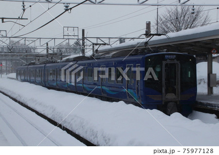 冬のしなの鉄道北しなの線SR1系ライナー編成(長野⇔妙高高原) 冬のしなの鉄道北しなの線SR1系ライナー編成(長野⇔妙高高原) 75977128