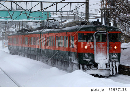 冬の北しなの線115系電車(湘南色:長野⇔妙高高原) 冬の北しなの線115系電車(湘南色:長野⇔妙高高原) 75977138