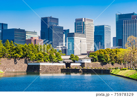 東京 桜田門と丸の内のビル群 東京 桜田門と丸の内のビル群 75978329