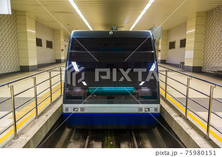 Tunnel funicular train in Istanbul 75980151
