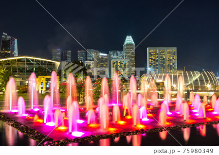 Singapore at night 75980349