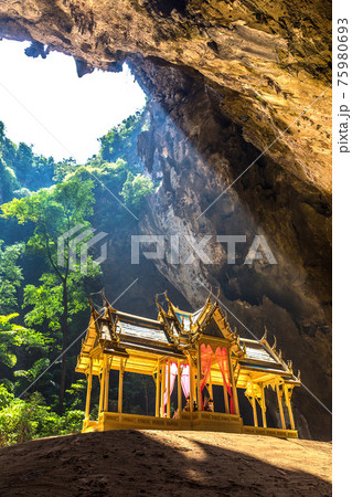 Royal pavilion in Phraya Nakorn cave 75980693
