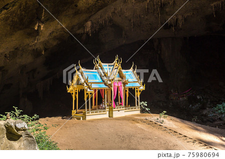 Royal pavilion in Phraya Nakorn cave 75980694
