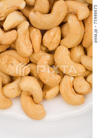 cashews 75986675