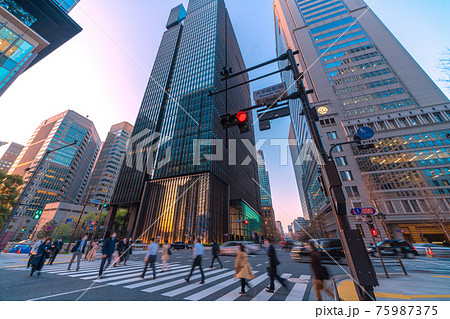 日本の東京都市景観 解除(緊急事態宣言再延長)後の「大手町駅前」交差点などを望む=3月26日 日本の東京都市景観 解除(緊急事態宣言再延長)後の「大手町駅前」交差点などを望む=3月26日 75987375
