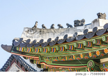 A traditional Korean ornaments and colors on the roof of a palace in Seoul, South Korea A traditional Korean ornaments and colors on the roof of a palace in Seoul, South Korea 75989069